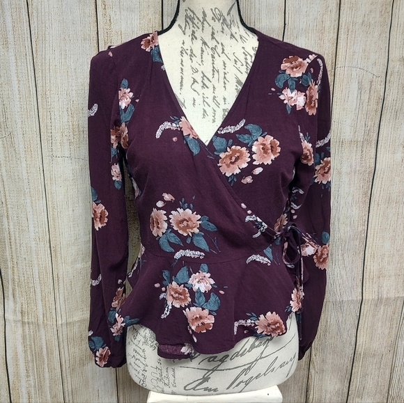 wild fable Tops - 💥 3/$20 Wild Fable Medium Floral Wrap Peplum Top - Plum